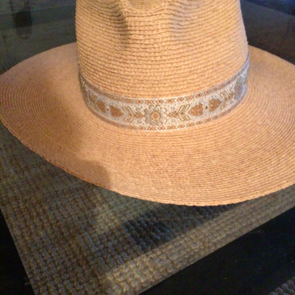 NEW! Lack of color rare straw banded rancher